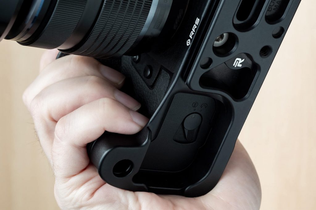 RRS OM-1 Kameraplatte (BOM1-B): Ablagefläche kleiner Finger