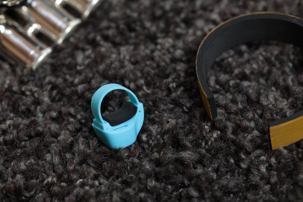 Efun Selfie-Ring R10: Gehäuseunterseite mit angebrachtem Schaumstoffband